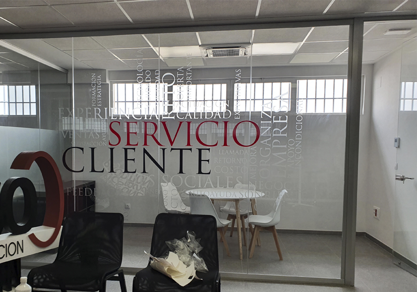 Rotulación de cristales para atención al cliente