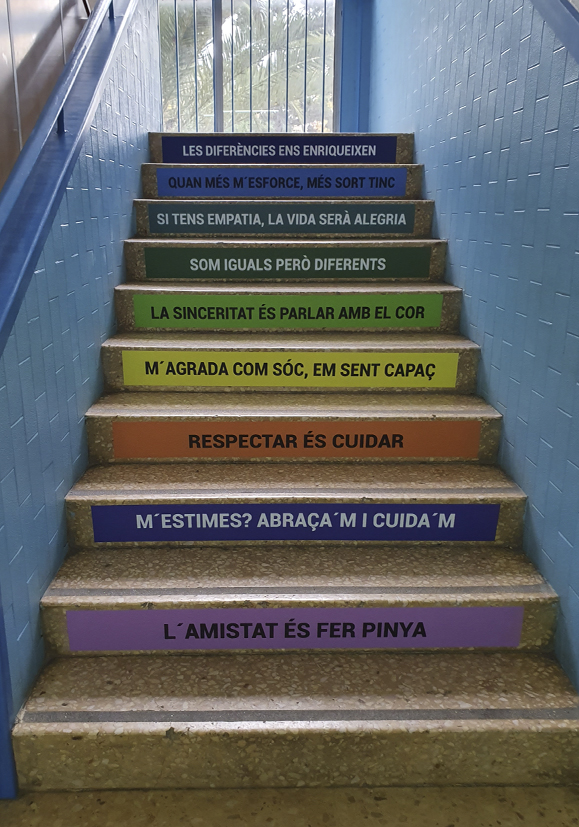 Rotulación de escalera con mensajes